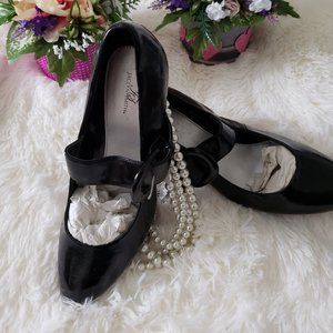 SUPER SALE ** NWT ** BLACK MARY JANE HEELS 👠